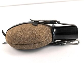 Feldflasche Wehrmacht AWG35, das Leder zum Teil angetrocknet