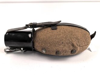 Feldflasche Wehrmacht AWG35, das Leder zum Teil angetrocknet