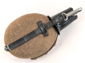 Feldflasche Wehrmacht AWG35, das Leder zum Teil angetrocknet