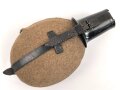 Feldflasche Wehrmacht AWG35, das Leder zum Teil angetrocknet