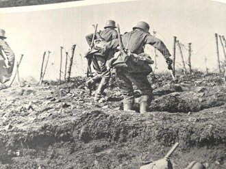 "Eine ganze Welt gegen uns - Eine Geschichte des Weltkrieges in Bildern" datiert 1934, 286 Seiten, DIN A4