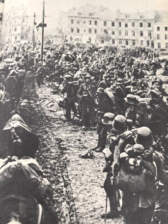 "Eine ganze Welt gegen uns - Eine Geschichte des Weltkrieges in Bildern" datiert 1934, 286 Seiten, DIN A4