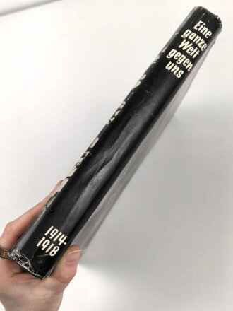 "Eine ganze Welt gegen uns - Eine Geschichte des Weltkrieges in Bildern" datiert 1934, 286 Seiten, DIN A4