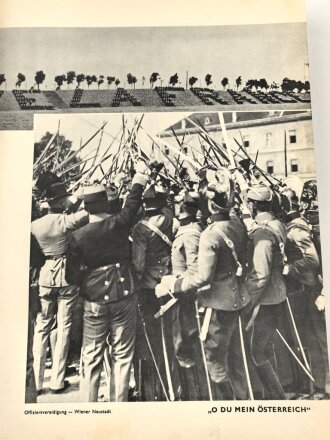 "Eine ganze Welt gegen uns - Eine Geschichte des Weltkrieges in Bildern" datiert 1934, 286 Seiten, DIN A4