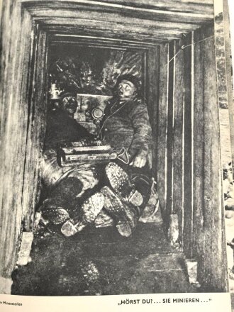 "Eine ganze Welt gegen uns - Eine Geschichte des Weltkrieges in Bildern" datiert 1934, 286 Seiten, DIN A4