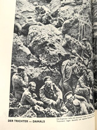 "Eine ganze Welt gegen uns - Eine Geschichte des Weltkrieges in Bildern" datiert 1934, 286 Seiten, DIN A4