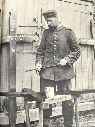 "Eine ganze Welt gegen uns - Eine Geschichte des Weltkrieges in Bildern" datiert 1934, 286 Seiten, DIN A4