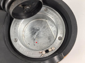 Betriebsuhr, auch Stationsuhr oder Funkraumuhr genannt. Hersteller Kienzle 1944. Gehäuse Originallack, Uhrwerk ist voll aufgezogen, läuft aber nicht.