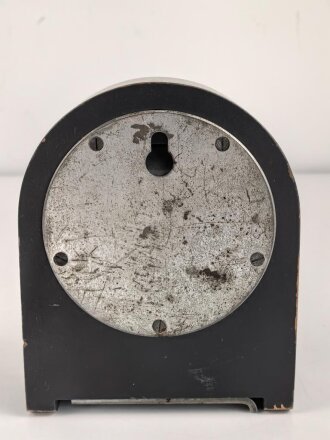Betriebsuhr, auch Stationsuhr oder Funkraumuhr genannt. Hersteller Kienzle 1944. Gehäuse Originallack, Uhrwerk ist voll aufgezogen, läuft aber nicht.