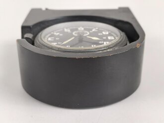 Betriebsuhr, auch Stationsuhr oder Funkraumuhr genannt. Hersteller Kienzle 1944. Gehäuse Originallack, Uhrwerk ist voll aufgezogen, läuft aber nicht.