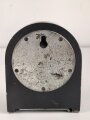 Betriebsuhr, auch Stationsuhr oder Funkraumuhr genannt. Hersteller Kienzle 1944. Gehäuse Originallack, Uhrwerk ist voll aufgezogen, läuft aber nicht.