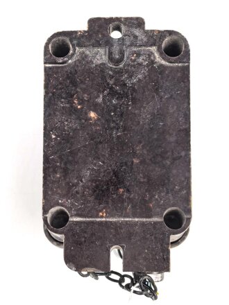 8,8cm Flak, Anschlussdose aus brauner Preßmasse in sehr gutem Zustand, L38018, Hersteller gdr