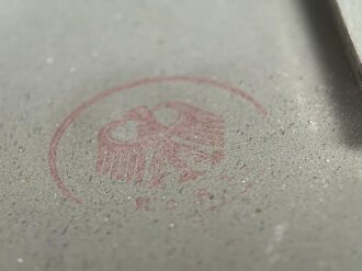 Entstörprüfgerät a Wehrmacht für Kraftfahrzeuge ( Panzerfunk)  mit Prüfempfänger 27,2-33,4 Mhz. Original lackiertes Gehäuse, ungereinigt, der Prüfempfänger nicht auf Funktion getestet. Habe ich noch nie gesehen.