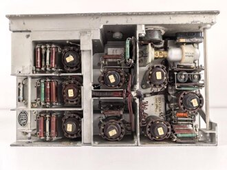 Entstörprüfgerät a Wehrmacht für Kraftfahrzeuge ( Panzerfunk)  mit Prüfempfänger 27,2-33,4 Mhz. Original lackiertes Gehäuse, ungereinigt, der Prüfempfänger nicht auf Funktion getestet. Habe ich noch nie gesehen.