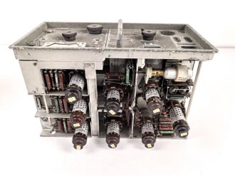 Entstörprüfgerät a Wehrmacht für Kraftfahrzeuge ( Panzerfunk)  mit Prüfempfänger 27,2-33,4 Mhz. Original lackiertes Gehäuse, ungereinigt, der Prüfempfänger nicht auf Funktion getestet. Habe ich noch nie gesehen.