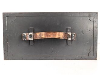 Entstörprüfgerät a Wehrmacht für Kraftfahrzeuge ( Panzerfunk)  mit Prüfempfänger 27,2-33,4 Mhz. Original lackiertes Gehäuse, ungereinigt, der Prüfempfänger nicht auf Funktion getestet. Habe ich noch nie gesehen.