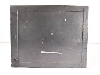 Entstörprüfgerät a Wehrmacht für Kraftfahrzeuge ( Panzerfunk)  mit Prüfempfänger 27,2-33,4 Mhz. Original lackiertes Gehäuse, ungereinigt, der Prüfempfänger nicht auf Funktion getestet. Habe ich noch nie gesehen.