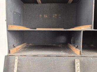 Entstörprüfgerät a Wehrmacht für Kraftfahrzeuge ( Panzerfunk)  mit Prüfempfänger 27,2-33,4 Mhz. Original lackiertes Gehäuse, ungereinigt, der Prüfempfänger nicht auf Funktion getestet. Habe ich noch nie gesehen.