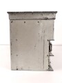 Entstörprüfgerät a Wehrmacht für Kraftfahrzeuge ( Panzerfunk)  mit Prüfempfänger 27,2-33,4 Mhz. Original lackiertes Gehäuse, ungereinigt, der Prüfempfänger nicht auf Funktion getestet. Habe ich noch nie gesehen.