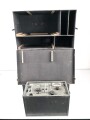 Entstörprüfgerät a Wehrmacht für Kraftfahrzeuge ( Panzerfunk)  mit Prüfempfänger 27,2-33,4 Mhz. Original lackiertes Gehäuse, ungereinigt, der Prüfempfänger nicht auf Funktion getestet. Habe ich noch nie gesehen.