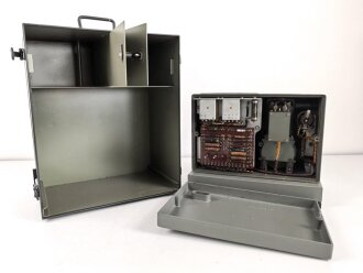 Morse Schreiber 5 Wehrmacht ( M.S. 5 ) Hersteller Rudolf Hell. Original lackiertes Gerät in sehr gutem Gesamtzustand, Funktion nicht geprüft. das komplette Gehäuse ist ein gelungener,  neuzeitlicher Nachbau