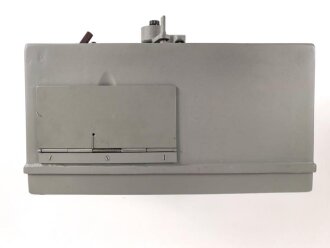 Morse Schreiber 5 Wehrmacht ( M.S. 5 ) Hersteller Rudolf Hell. Original lackiertes Gerät in sehr gutem Gesamtzustand, Funktion nicht geprüft. das komplette Gehäuse ist ein gelungener,  neuzeitlicher Nachbau