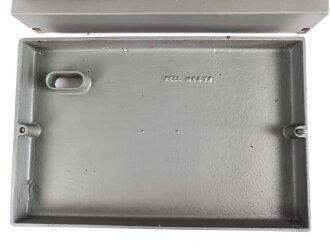 Morse Schreiber Wehrmacht ( M.S. 5 ?) Hersteller Rudolf Hell. Original lackiertes Gerät in sehr gutem Gesamtzustand, Funktion nicht geprüft. das komplette Gehäuse ist ein gelungener,  neuzeitlicher Nachbau