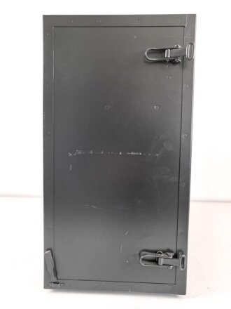 Morse Schreiber Wehrmacht ( M.S. 5 ?) Hersteller Rudolf Hell. Original lackiertes Gerät in sehr gutem Gesamtzustand, Funktion nicht geprüft. das komplette Gehäuse ist ein gelungener,  neuzeitlicher Nachbau