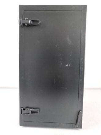 Morse Schreiber Wehrmacht ( M.S. 5 ?) Hersteller Rudolf Hell. Original lackiertes Gerät in sehr gutem Gesamtzustand, Funktion nicht geprüft. das komplette Gehäuse ist ein gelungener,  neuzeitlicher Nachbau