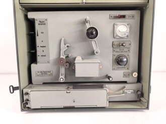 Morse Schreiber Wehrmacht ( M.S. 5 ?) Hersteller Rudolf Hell. Original lackiertes Gerät in sehr gutem Gesamtzustand, Funktion nicht geprüft. das komplette Gehäuse ist ein gelungener,  neuzeitlicher Nachbau