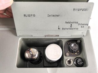 Morse Schreiber Wehrmacht ( M.S. 5 ?) Hersteller Rudolf Hell. Original lackiertes Gerät in sehr gutem Gesamtzustand, Funktion nicht geprüft. das komplette Gehäuse ist ein gelungener,  neuzeitlicher Nachbau