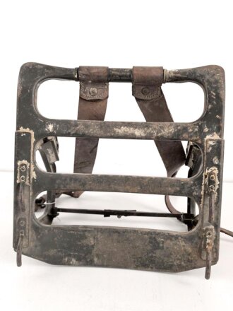 Rückentrage für schweres Feldkabel der Wehrmacht, faltbare Ausführung, datiert 1938. Originallack