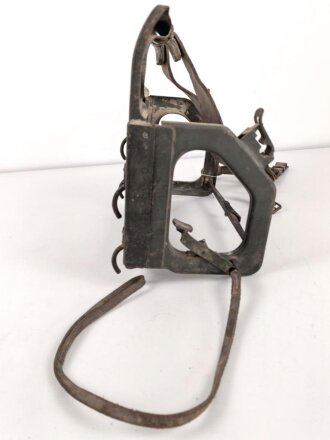 Rückentrage für schweres Feldkabel der Wehrmacht, faltbare Ausführung, datiert 1938. Originallack