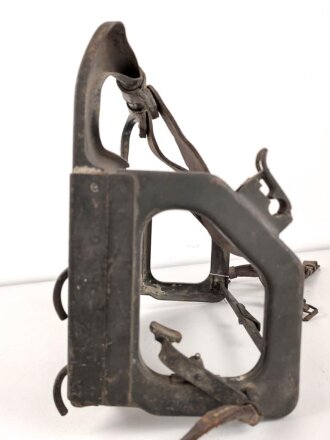 Rückentrage für schweres Feldkabel der Wehrmacht, faltbare Ausführung, datiert 1938. Originallack