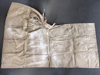 Großbritannien , 1941 dated rain cape, poncho. The white stuff is " Talkum" and could simply be removed with water