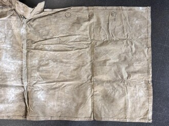 Großbritannien , 1941 dated rain cape, poncho. The white stuff is " Talkum" and could simply be removed with water