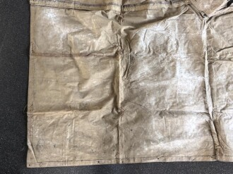 Großbritannien , 1941 dated rain cape, poncho. The white stuff is " Talkum" and could simply be removed with water