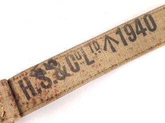 British 1940 dated canvas strap, 25mm high, total lengh 78cm