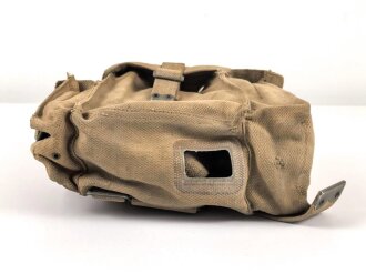 British, web pouch for radio equipment ?, undated