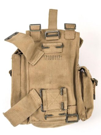 British, web pouch for radio equipment ?, undated