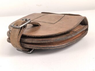 British 1944 dated leather horse shoe pouch