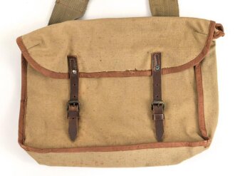 Australien,  1943 dated shell dressing haversack. Very...