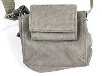 Canada,  modern  pouch with carrying strap, 11cm wide