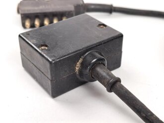 Anschlusskabel zum Brustmikrofon 33 der Wehrmacht ( oder Verlängerungskabel für Feldfernsprecher 33 und Flak Abfrage) . Datiert 1942 / 44, Funktion nicht geprüft