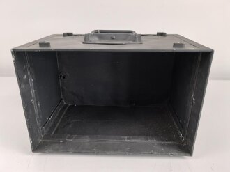 Gehäuse zum Tornister Empfänger Berta ( Torn. E.b ) der Wehrmacht. Unvollständig, überlackiert