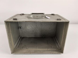 Gehäuse zum Tornister Empfänger Berta ( Torn. E.b ) der Wehrmacht. Unvollständig, überlackiert