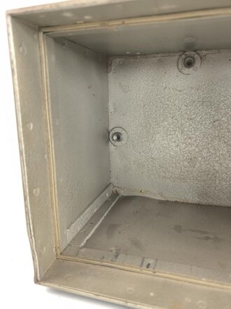 Gehäuse zum Tornister Empfänger Berta ( Torn. E.b ) der Wehrmacht. Unvollständig, überlackiert