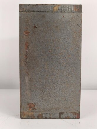 Gehäuse für ein Panzerfunkgerät der Wehrmacht , neuzeitlich lackiert, ungereinigt