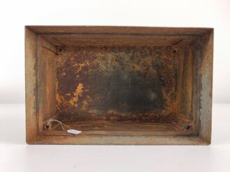 Gehäuse  für ein Panzerfunkgerät der Wehrmacht , neuzeitlich lackiert, ungereinigt