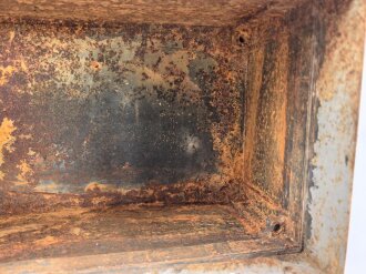 Gehäuse  für ein Panzerfunkgerät der Wehrmacht , neuzeitlich lackiert, ungereinigt